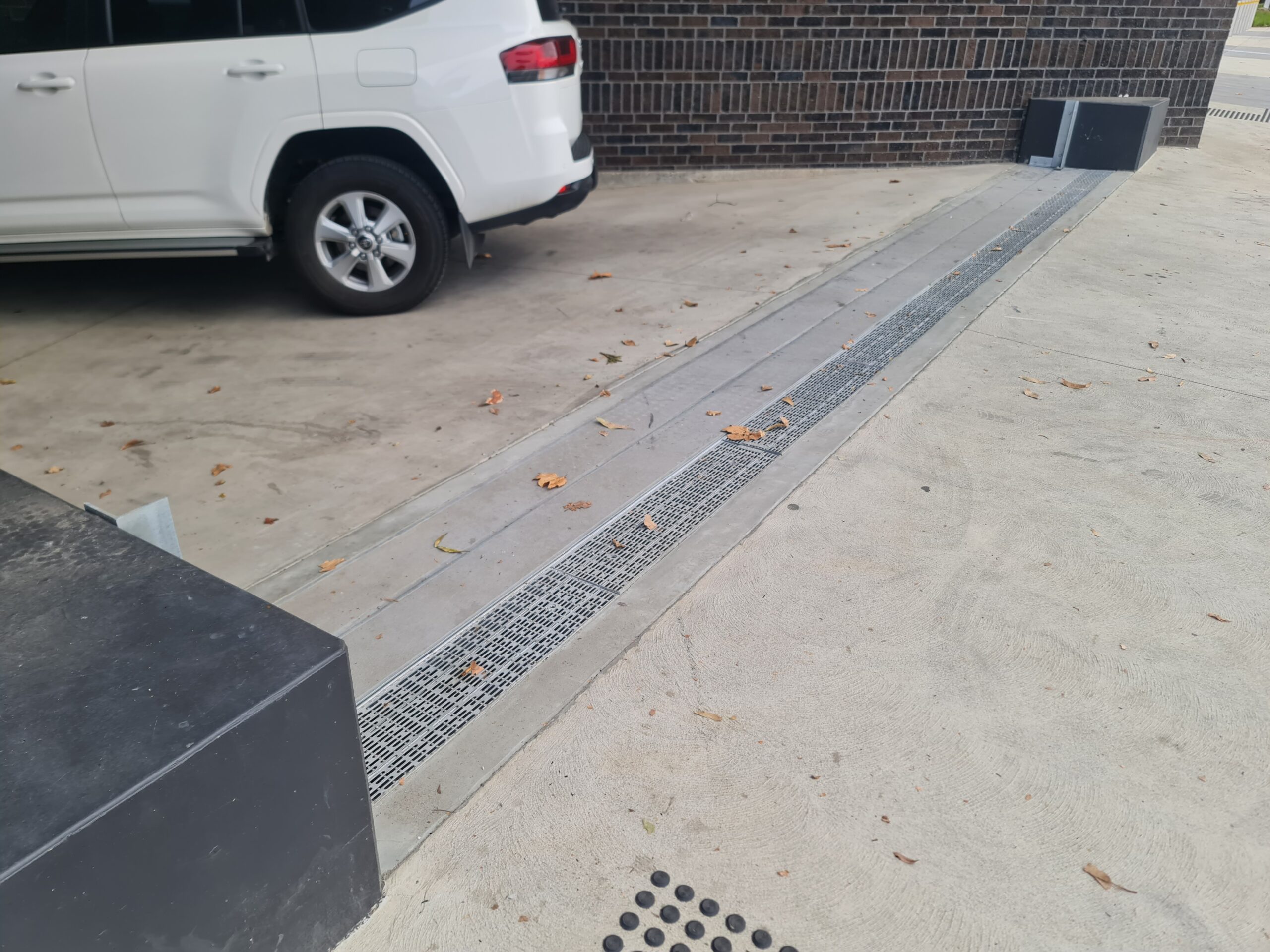 automatic-stadium-infrastructure-flood-barrier-geelong-vic