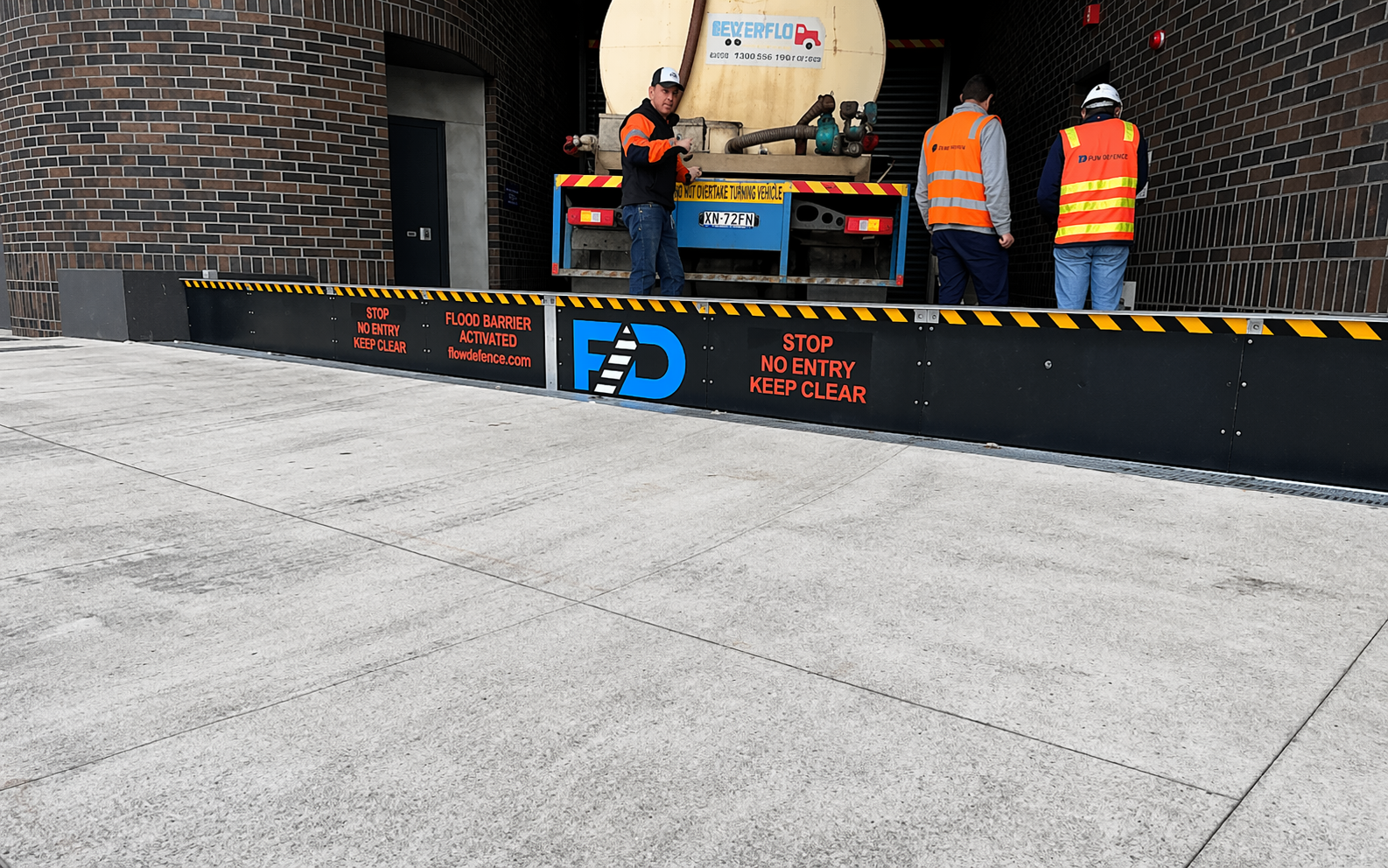 Demountable-Flood-Barrier-Door