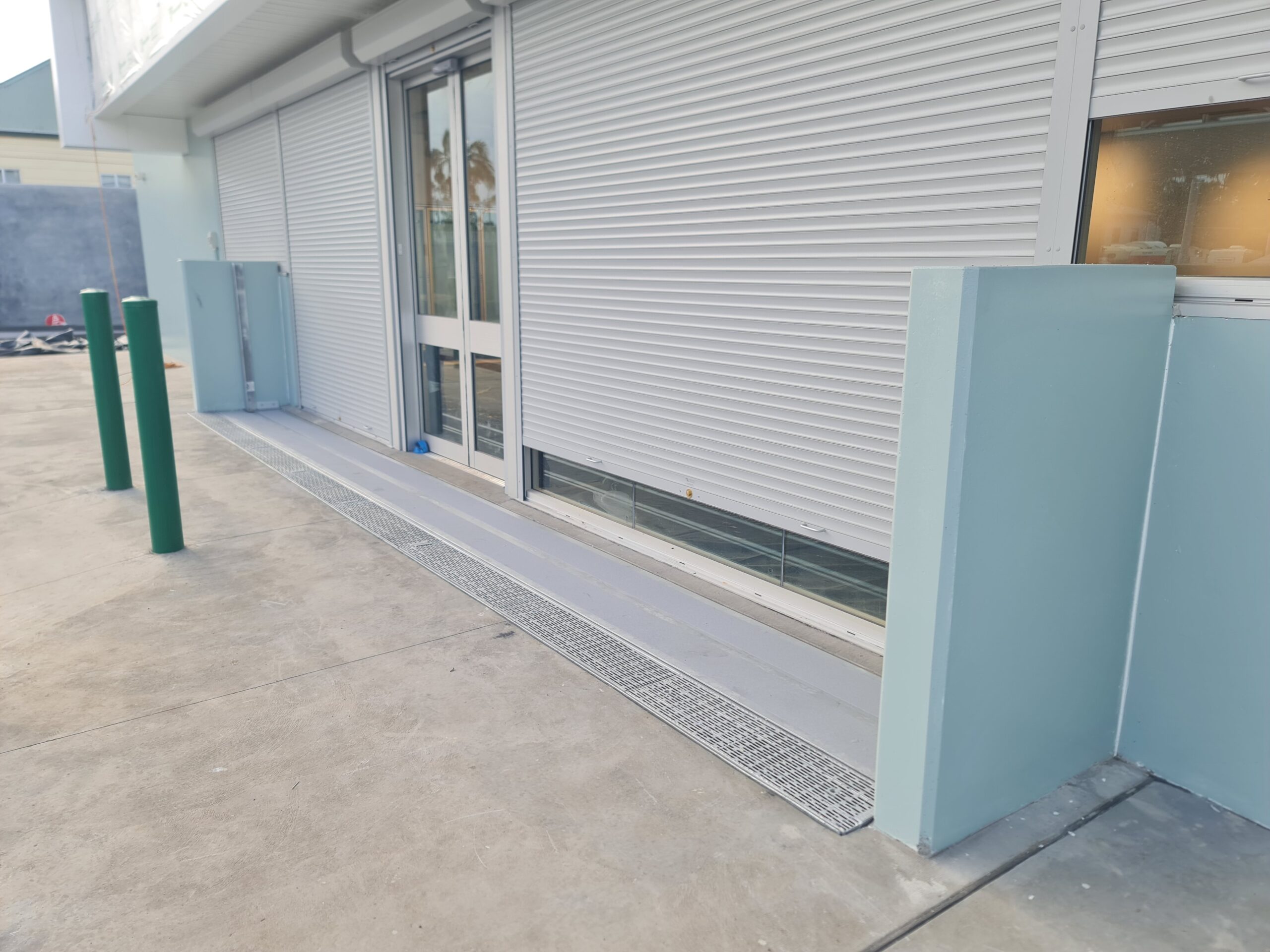 self-activating-service-station-flood-barrier-lismore-nsw